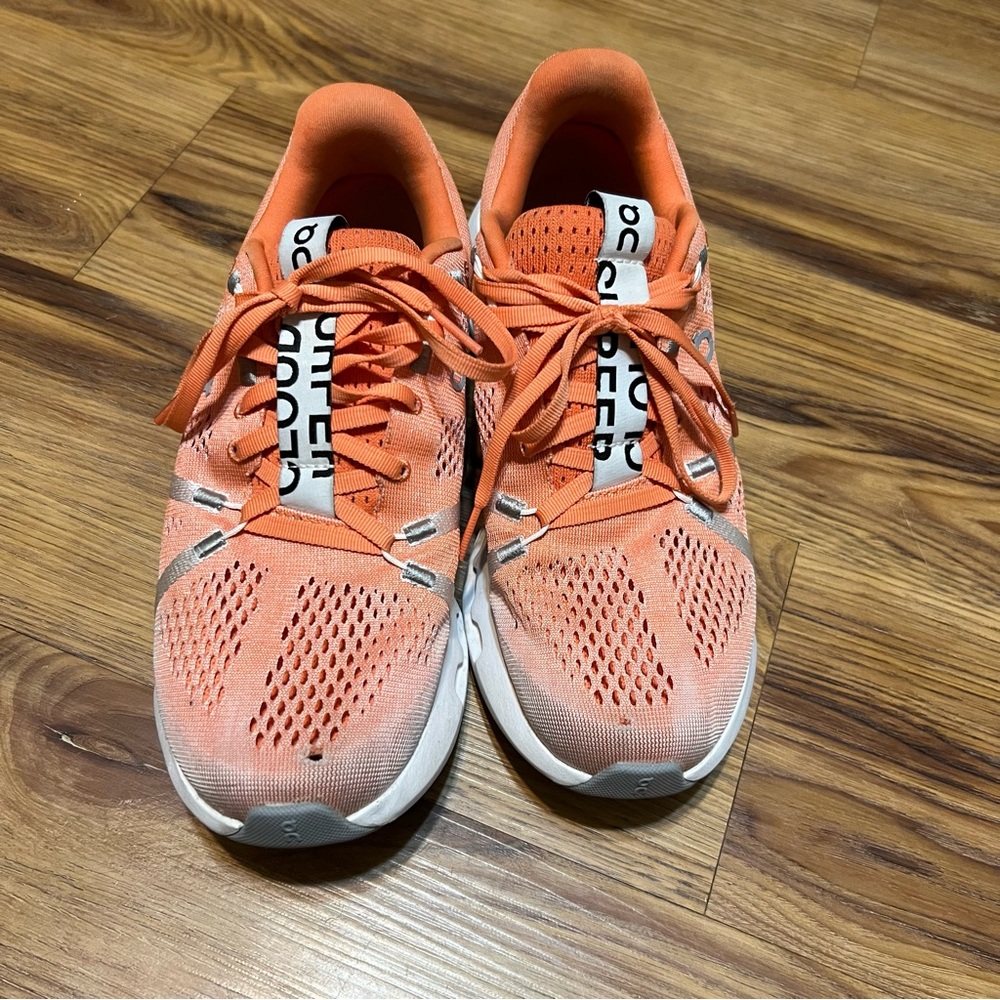On Cloud Women’s Size 8.5